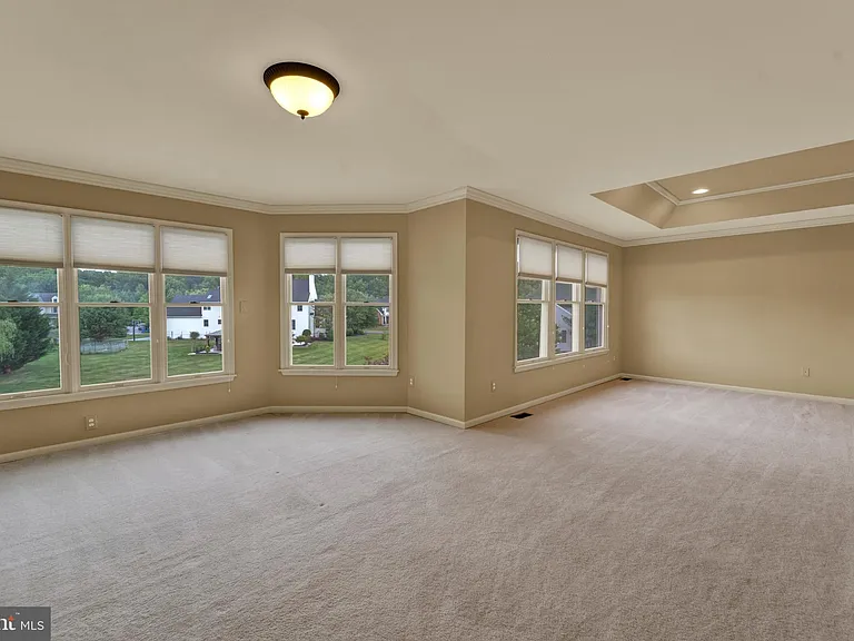 19 Meadowlark Dr — Photo 32