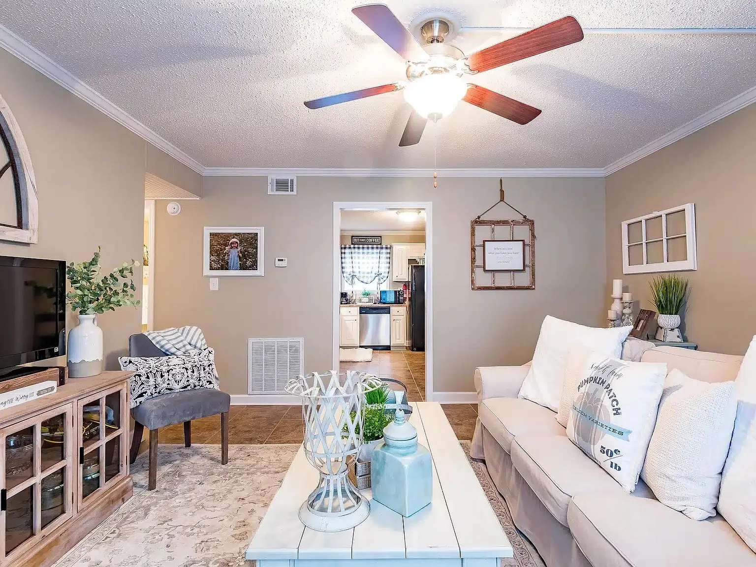 Brookfield Apartments — Photo 4