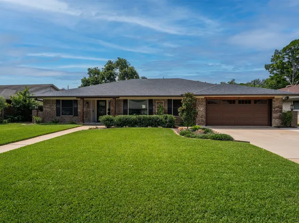 104 W Lilly Ln, Arlington, TX 76010