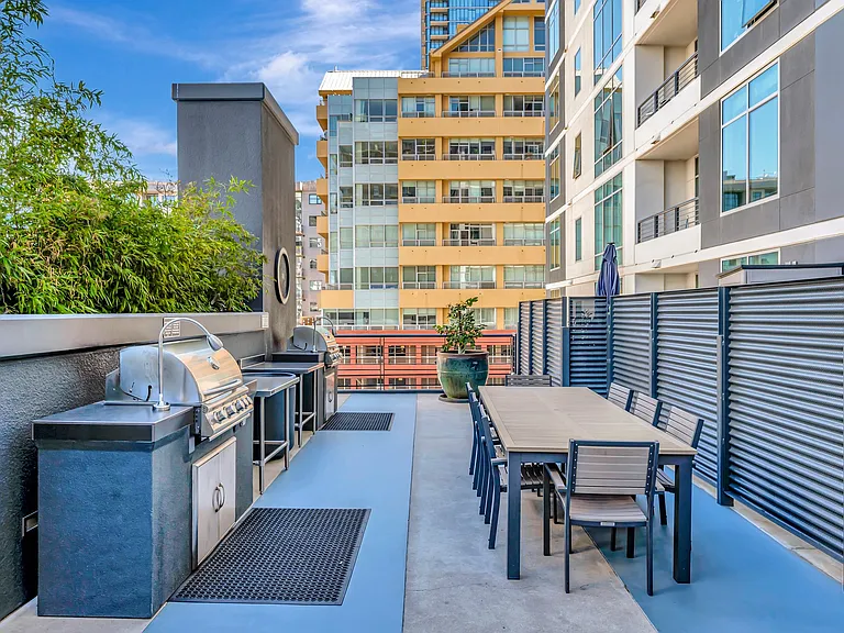425 W Beech St #308 — Photo 31