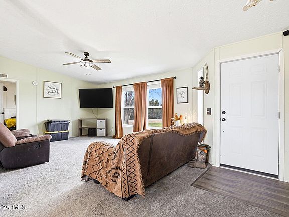 3rd image of 3285 N Wenas Rd