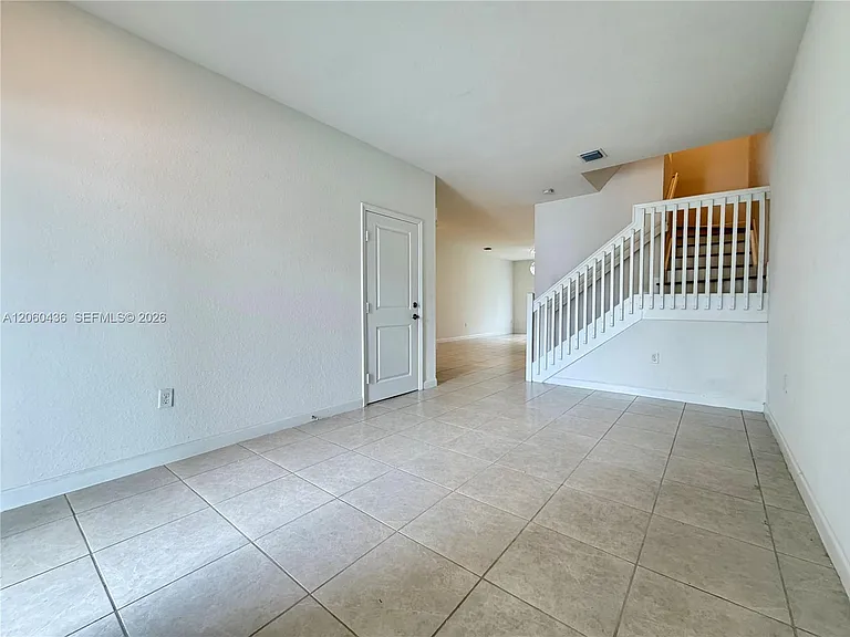2685 SE 13th Ct — Photo 2