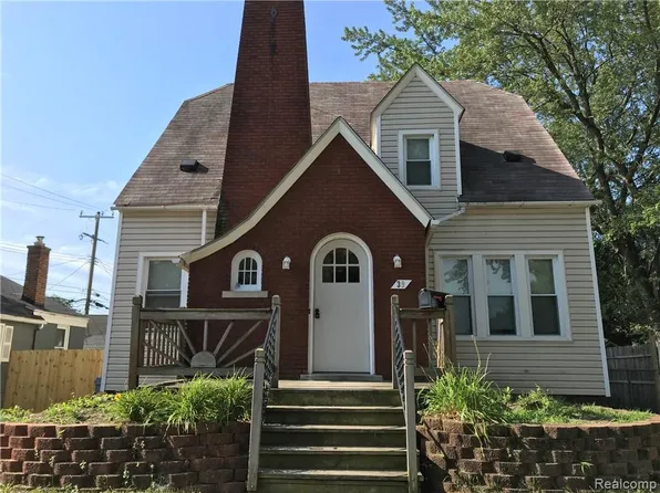 39 Manatee Ave, Hazel Park, MI 48030