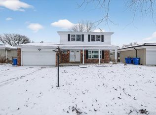 30310 Valenti Dr, Warren, MI 48088