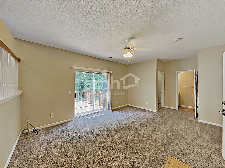 5759 Newnan Cir — Photo 6