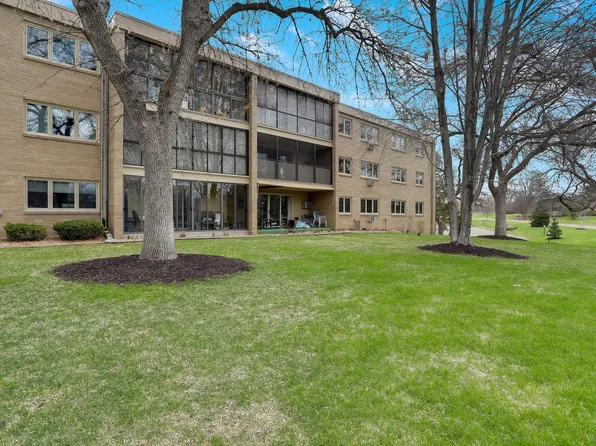 4360 Brookside Ct APT 204, Edina, MN 55436