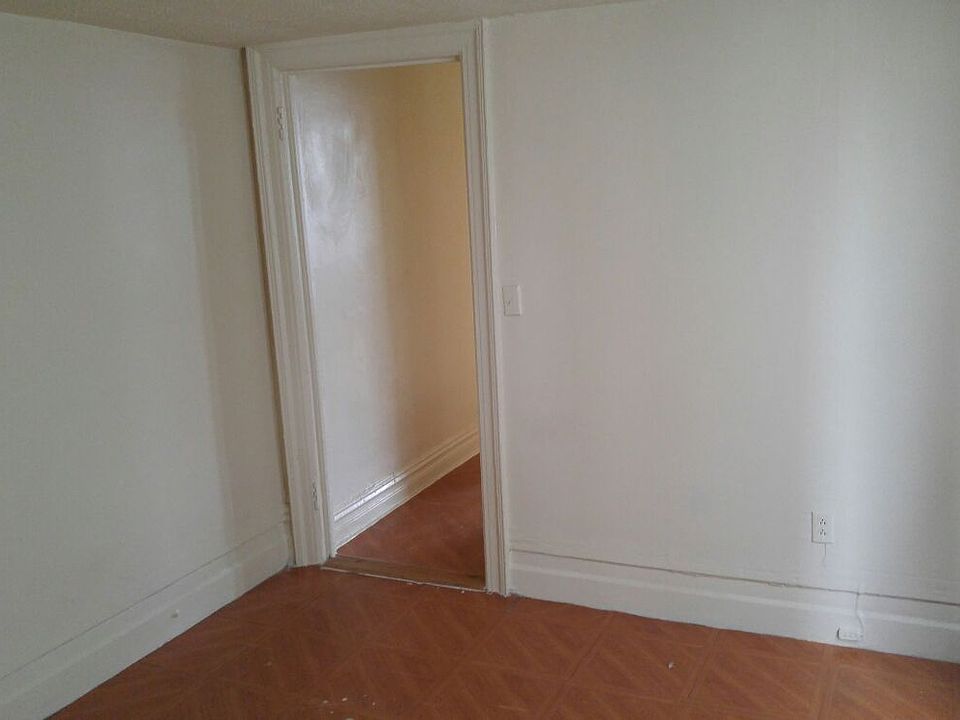 2nd image of 409 E 204th St APT 4