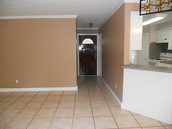 2nd image of 17102 Live Oak Cir