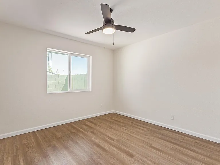 1438 E Broadway Rd — Photo 10