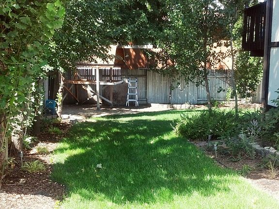 Fully landscaped yard, autom