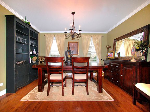 5th image of 401 Anjou Dr
