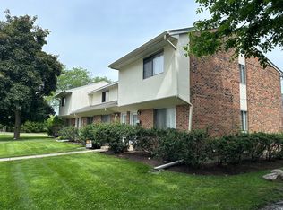 220 W Park Ave, Libertyville, IL 60048