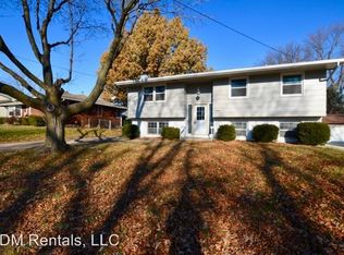 8789 Franklin Ave, Clive, IA 50325