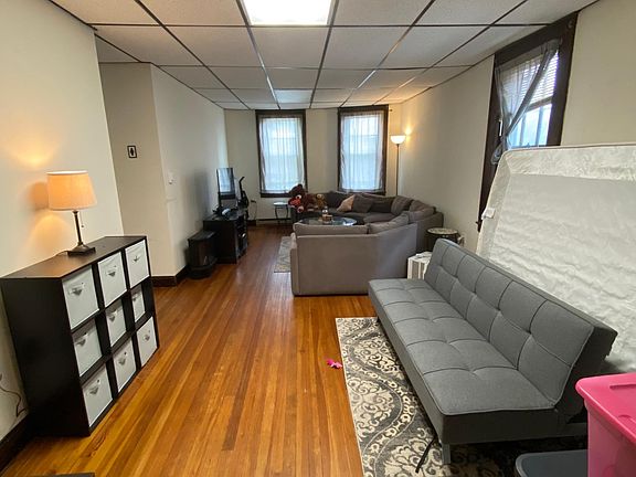 3rd image of 132 Broughton Ave #2