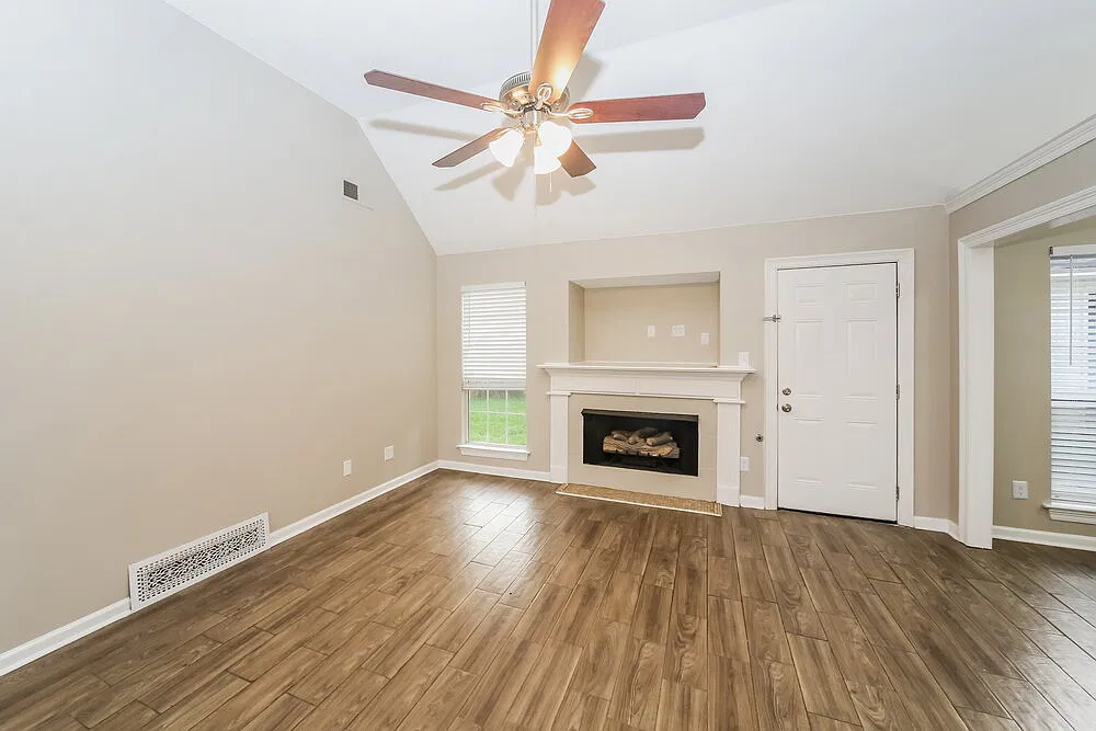 3 bed, 2.0 bath, 2000 sqft, $3,040 — Photo 4