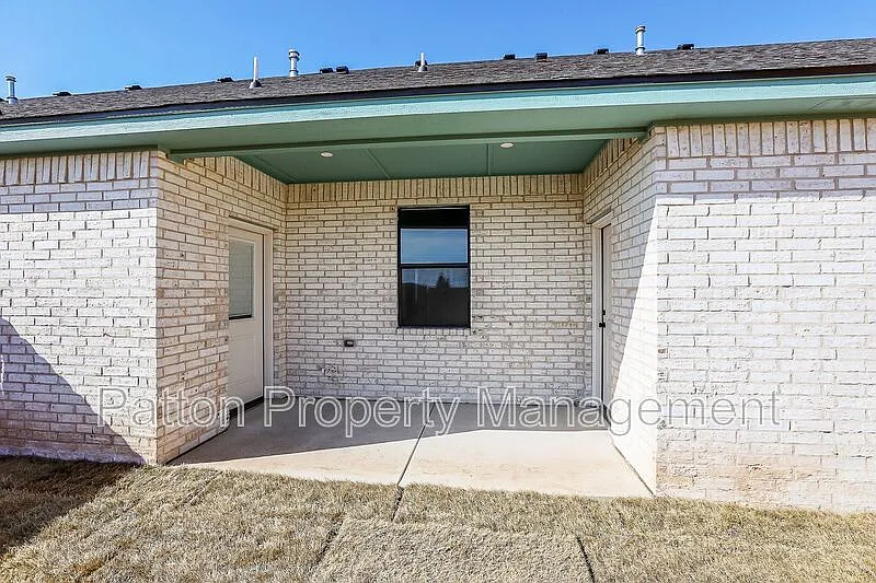 2 bed, 1.0 bath, 1060 sqft, $1,600 — Photo 2