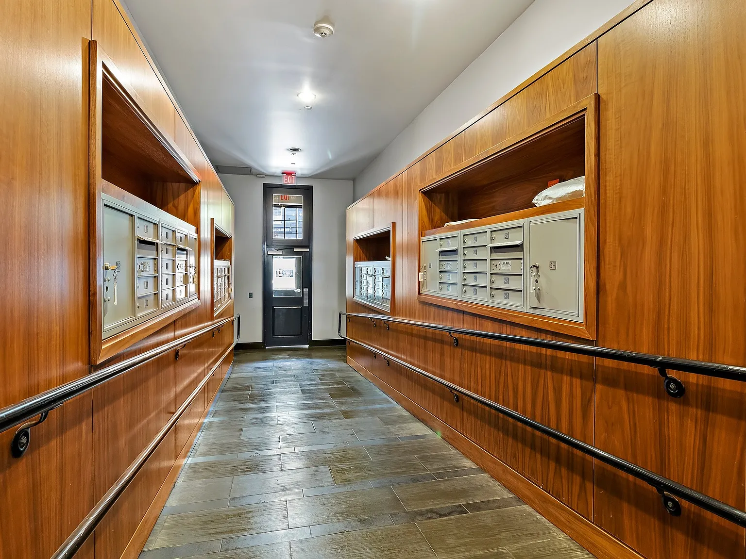 2 bed, 1.5 bath, 1006 sqft, $4,000 — Photo 3