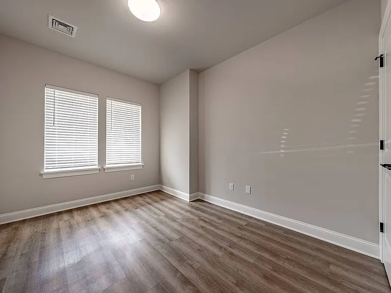 30 Excelsior Ave #FLAT — Photo 9
