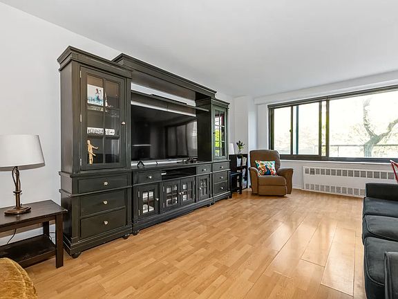 2nd image of 185 Hall St APT 218