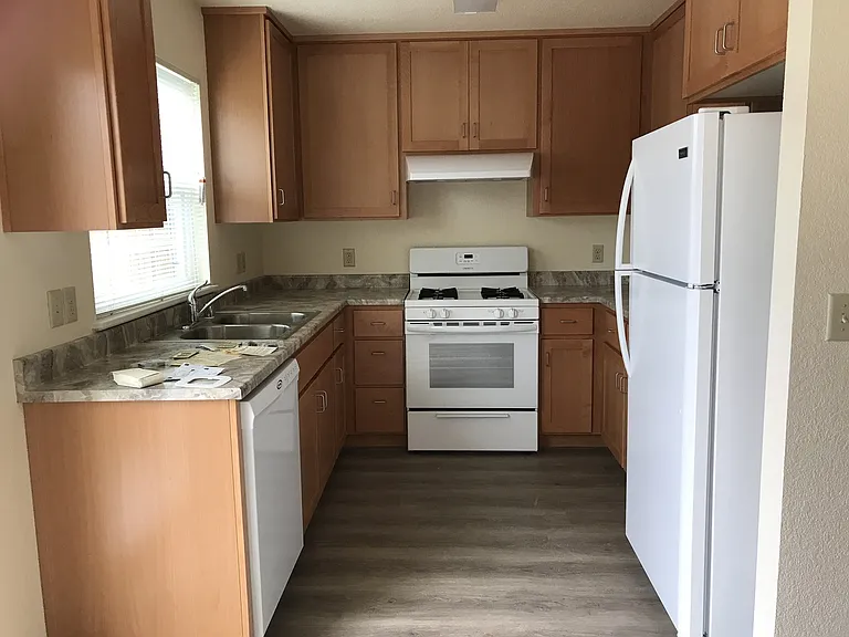 2758 Central Ave — Photo 4