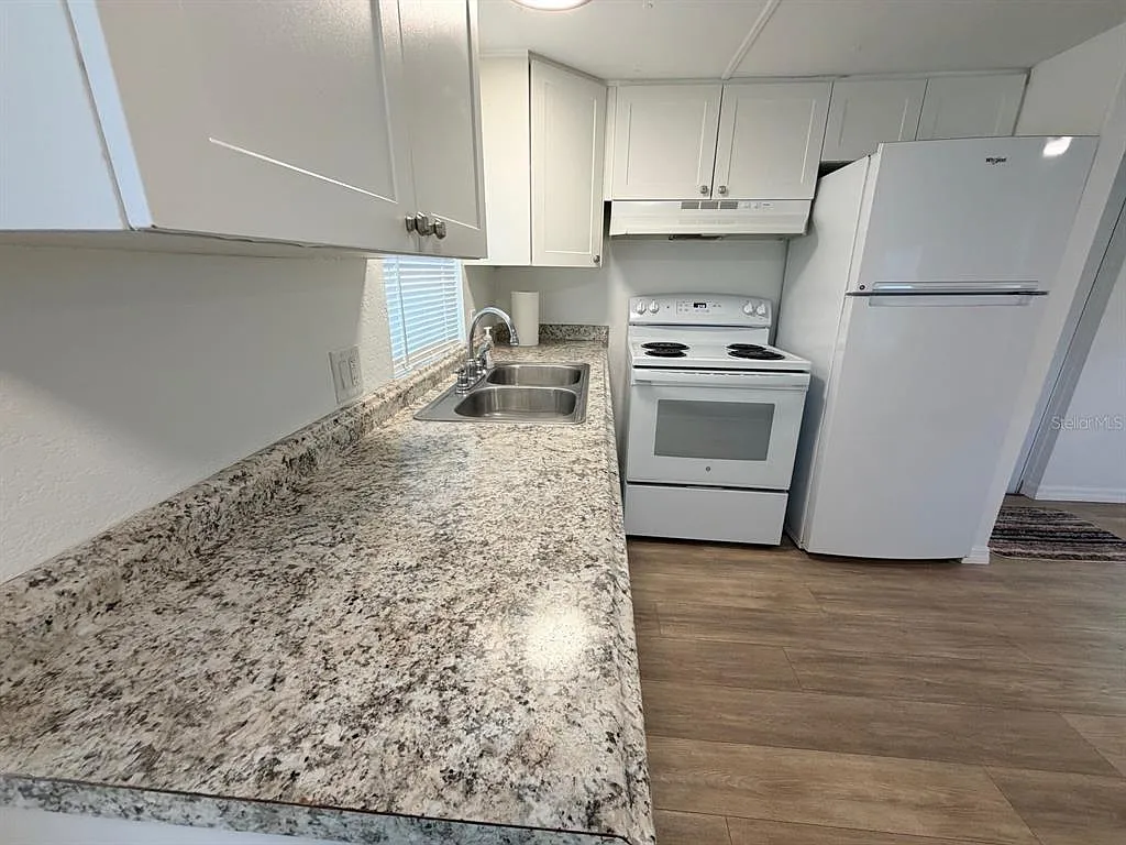 2 bed, 1.0 bath, 800 sqft, $1,207 — Photo 2