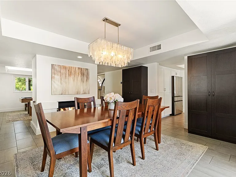 2233 Versailles Ct — Photo 36