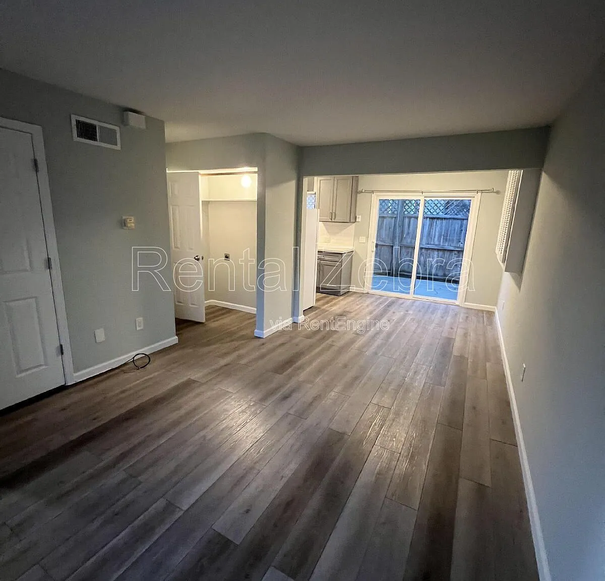 2 bed, 1.5 bath, 875 sqft, $2,299 — Photo 2