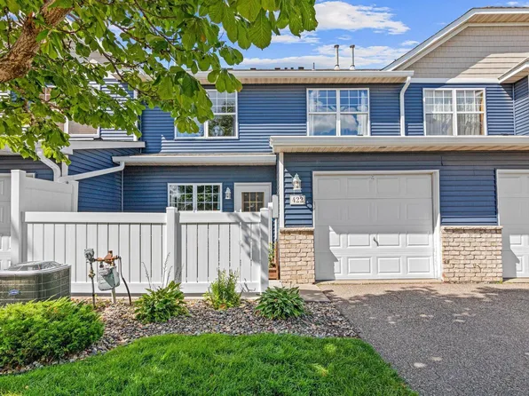 422 Hickory Ln N, Oakdale, MN 55128