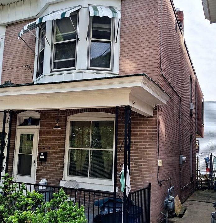 1st image of 210 S 9th St