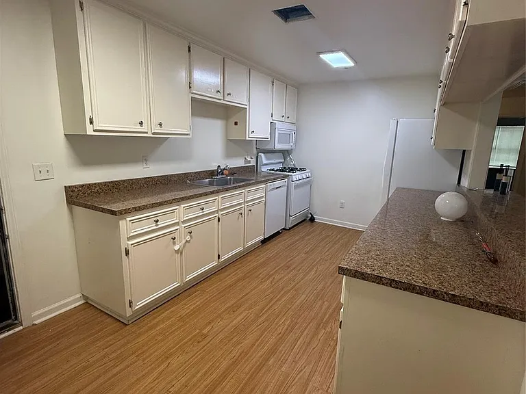 1315 Sycamore Ave — Photo 18