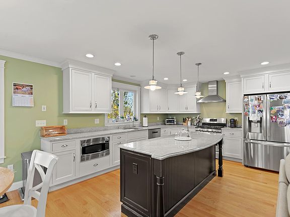 3rd image of 44 Oakview Ter #42