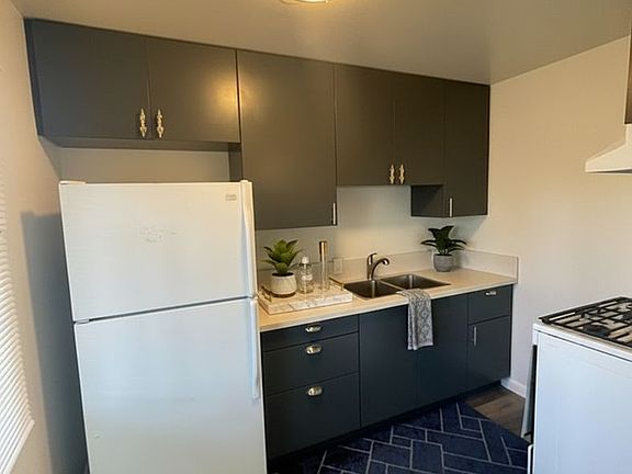 2nd image of 1464 Gardenia Ave APT 6