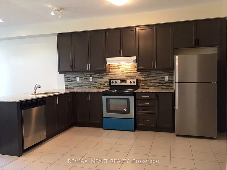 20 Rimrock Cres — Photo 4