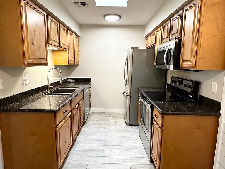 311 W Blackhawk Dr #6 — Photo 3