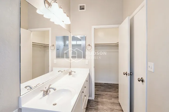 843 E Morelos St — Photo 14
