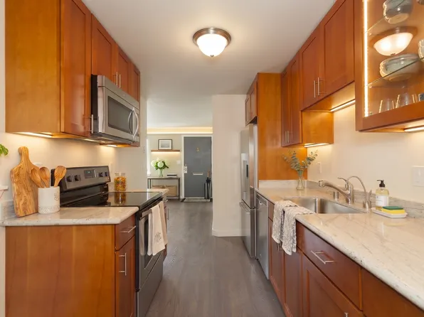 70th Street Apartments - Located in Central Ballard, 220 NW 70th St #216, Seattle, WA 98117