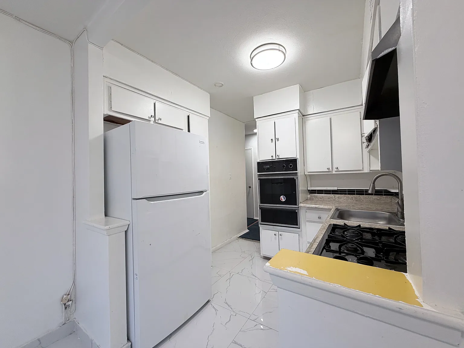 2 bed, 900 sqft, $2,600 — Photo 4