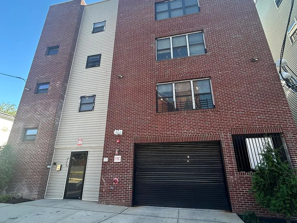 154 Hamilton Ave #1