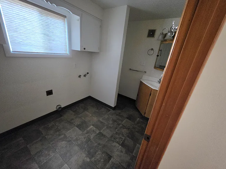 210 Stadium Dr S — Photo 2