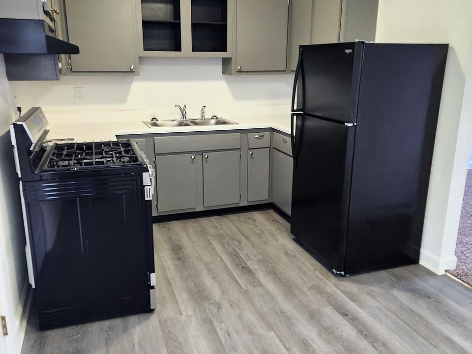 1st image of 610 Oak Cv #8