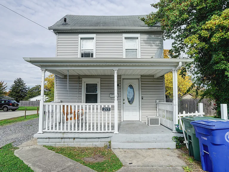 215 Ellis St — Photo 1