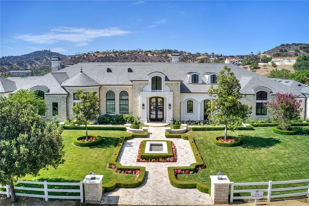 6 bed, 6.5 bath, 10876 sqft, $85,000 — Photo 2