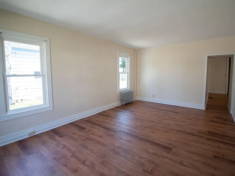 207 Maple St — Photo 1