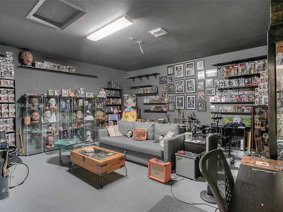 5th image of 11611 SW 10th Ct