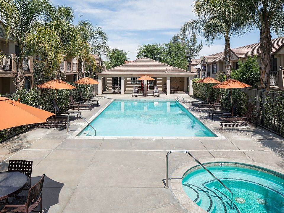 Redlands, CA Cypress Villas Apartments Pool and Spa Area