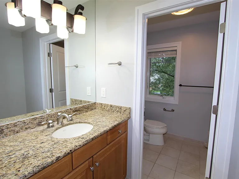 1090 Oakwood Dr — Photo 24