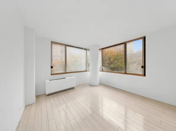 350 West 50th Street image 11 of 14