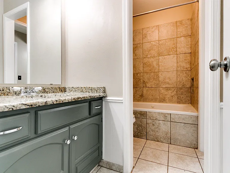 8704 NW 86th Pl — Photo 35