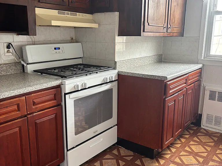 448 E 52nd St #3 — Photo 1