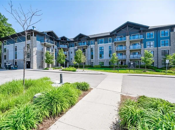 50 Bryan Ct #111, Kitchener, ON N2A 4N4